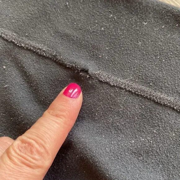 Lululemon Cropped Pants Size 4 - Picture 3 of 4